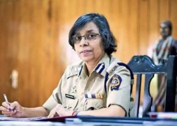 मोठी बातमी ! राज्याच्या वादग्रस्त पोलीस महासंचालक रश्मी शुक्ला यांची अखेर पोलीस महासंचालक पदावरून उचलबांगडी, निवडणूक आयोगाचा मोठा निर्णय ; महाविकास आघाडीच्या मागणीला आले मोठे यश