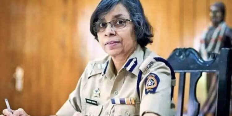 मोठी बातमी ! राज्याच्या वादग्रस्त पोलीस महासंचालक रश्मी शुक्ला यांची अखेर पोलीस महासंचालक पदावरून उचलबांगडी, निवडणूक आयोगाचा मोठा निर्णय ; महाविकास आघाडीच्या मागणीला आले मोठे यश