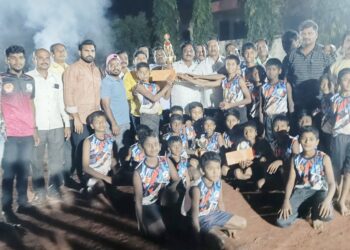 अभिमानास्पद ! जिल्हास्तरीय किशोरवयीन खो-खो स्पर्धेत मंगळवेढा तालुक्यातील मरवडे येथील छत्रपती खो-खो क्लबला विजेतेपद ; खेळाडूंवर ग्रामस्थांकडून अभिनंदनाचा वर्षाव 