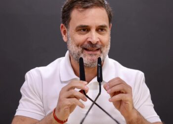 मोठी बातमी ! EVM विरोधातील आंदोलनाची धग वाढणार, मारकडवाडी गावातून राहुल गांधींचा लॉंग मार्च ; माळशिरस तालुक्यातील मारकडवाडी येथे पडलेली EVM विरोधातील ठिणगी देशभर वनवा पेटवणार?