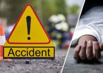 आयशर टेम्पो आणि कारची समोरासमोर धडक होऊन झालेल्या भीषण अपघातात सोलापूर जिल्ह्यातील युवा उद्योजकाचा जागीच मृत्यू