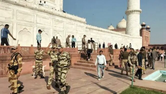 मोठी बातमी ! जगप्रसिद्ध ऐतिहासिक ताजमहाल बॉम्बने उडवण्याची धमकी ; बॉम्बशोधक पथक घटनास्थळी दाखल, ताजमहालच्या सुरक्षा व्यवस्थेत मोठी वाढ