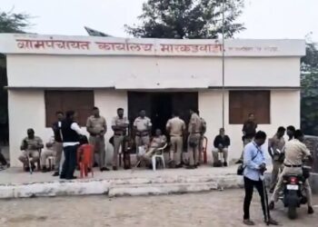 मोठी बातमी ! मारकडवाडी बॅलेटपेपर मतदान प्रकरण ; 17 जणांसह 200 ग्रामस्थांविरोधात माळशिरस तालुक्यातील नातेपुते पोलीस ठाण्यात गुन्हे दाखल, राज्याच्या राजकीय वर्तुळात खळबळ