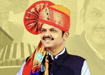 संवेदनशील मुख्यमंत्री ! शपथ घेतल्यानंतर मुख्यमंत्री वैद्यकीय सहाय्यता निधीच्या फाईलवर पहिली सही करुन ‘देवेंद्र’ पर्वाची सुरुवात ; पहिल्याच बैठकीत रुग्णासाठी 5 लाखांच्या चेकवर देवेंद्र फडणवीसांची सही