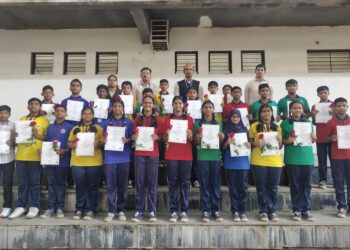 महाराष्ट्र राज्य कला संचालनालयातर्फे घेण्यात आलेल्या रेखाकला परीक्षेत मंगळवेढा येथील उदयसिंह मोहिते पाटील इंग्लिश मिडियम स्कूलच्या विद्यार्थ्यांचे घवघवीत यश