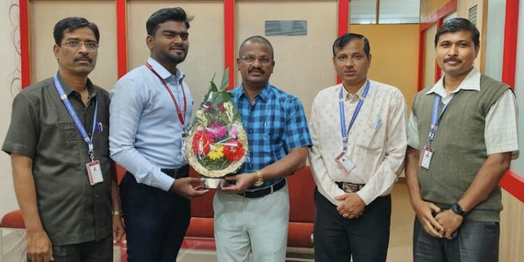 अभिमानास्पद ! पंढरपूर येथील सिंहगड अभियांत्रिकी महाविद्यालयाच्या अभिषेक देवरे यास भाभा अणुसंशोधन केंद्र केंद्रातर्फे राष्ट्रीय पारितोषिक