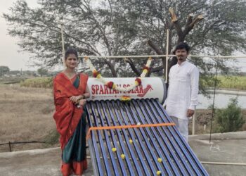 सांगण्याजोगे ! लाडक्या मुलाचा वाढदिवस साजरा केला मतिमंद व मूकबधिर मुलांसमवेत, मूकबधिर शाळेला भेट दिला सोलर वॉटर हीटर ; माचणूर येथील युवा उद्योजक सुरज डोके यांनी जपली सामाजिक बांधिलकी