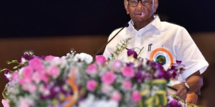 मोठी बातमी ! आज एका आमदाराने शरद पवारांची साथ सोडत अजितदादांच्या राष्ट्रवादीत प्रवेश केला असतानाच पवारांचा आणखी एक शिलेदार राजीनामा देण्याच्या तयारीत ; पश्चिम महाराष्ट्रातील ‘हा’ आमदार देणार आमदारकीचा राजीनामा