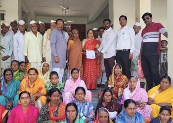 लाभार्थी हतबल ! गोरगरीब महिला श्रावणबाळ व संजय गांधी निराधार योजनेच्या अनुदानापासून वंचित ; आक्रमक शिवसैनिकांचा तहसील कार्यालयात ठिय्या, प्रा. येताळा भगत व माऊली कोंडुभैरी यांचा आंदोलनाचा इशारा