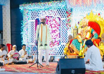 व्यसनाच्या आहारी जाऊन भरकटलेल्या तरुणांना संत विचारांची गरज : भारूडकार संदीप मोहिते, जुगलबंदी भारूडातून समाज प्रबोधन