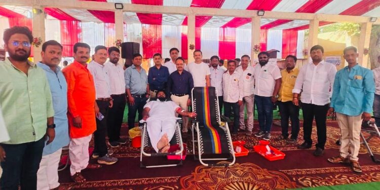 स्तुत्य उपक्रम ! मंगळवेढा येथील सार्वजनिक शिवजयंती उत्सव मंडळाच्या रक्तदान शिबिरात 356 जणांचे रक्तदान ; ऐन उन्हाळ्यात रक्तसंकलनाची मंडळाची परंपरा कायम