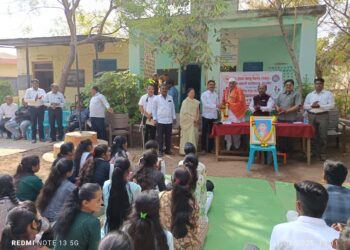 मंगळवेढा येथील श्री संत दामाजी महाविद्यालयाच्या राष्ट्रीय सेवा योजना शिबीराचा फटेवाडी येथे सांगता समारंभ संपन्न