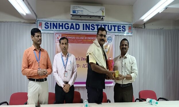 पंढरपूर येथील सिंहगड अभियांत्रिकी महाविद्यालयात ‘यशस्वी होण्यासाठी’ या विषयावर सोमनाथ गायकवाड यांचे मार्गदर्शनपर व्याख्यान संपन्न