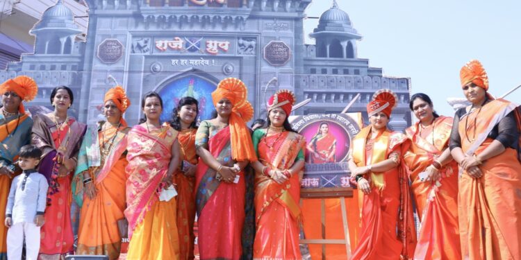 आम्ही जिजाऊंच्या लेकी ! सार्वजनिक शिवजयंती उत्सवानिमित्त मंगळवेढ्यात  तेजस्विनी कदम यांच्या संकल्पनेतून महिलांची भगवा फेटा रॅली ; हजारो महिलांच्या उपस्थितीत नारीशक्तीचा जयघोष, शहरातील रस्ते झाले भगवे