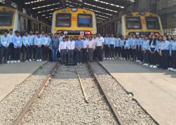 सिंहगड अभियांत्रिकी महाविद्यालय पंढरपूर येथील विदयुत अभियांत्रिकी विभागाची सानपाडा ट्रॅक्शन सिस्टिम नवी मुंबई व एन्कॉन पुणे या कंपनीस औद्योगिक भेट