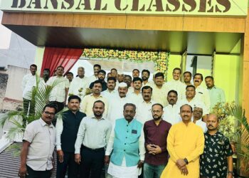 जीवन जगत असताना छोटया प्रसंगाने गर्भगळीत न होता मुलांनी जिद्दीने सामोरे जावे : गणेश शिंदे, मंगळवेढ्यात बंसल क्लासेसचे उदघाटन