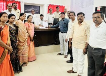 कनिष्ठ महाविद्यालयीन शिक्षकांच्या समस्या व विविध मागण्यासंदर्भात श्री संत दामाजी महाविद्यालयीन शिक्षक संघटनेच्या वतीने मंगळवेढा तहसीलदारांना निवेदन ; शिक्षकांच्या मागण्यासंदर्भात चर्चा