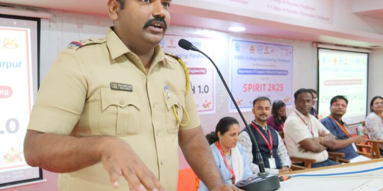 सोशल मिडीयाचा वापर कमीत कमी करावा : पोलीस उपनिरीक्षक विक्रम वडणे ; स्वेरीत राष्ट्रीय स्तरावरील ‘चक्रव्यूव्ह 2K25 ’ हा तांत्रिक उपक्रम संपन्न