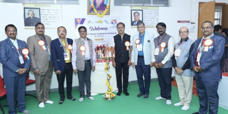 पंढरपूर येथील सिंहगड अभियांत्रिकी महाविद्यालयात रोटरी डिस्ट्रिक्ट 3132 चा ‘सिनर्जी’ हा डिस्ट्रिक्ट टीम लर्निंग सेमिनार मोठ्या उत्साहात संपन्न ; 11 जिल्ह्यांमधील रोटरीचे डिस्ट्रिक्ट ऑफिसर उपस्थित