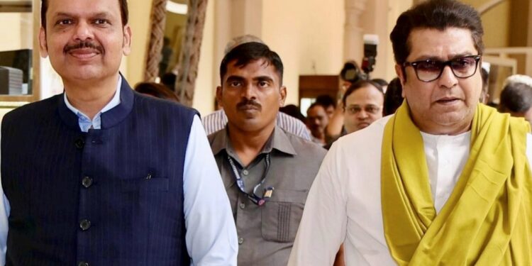मोठी बातमी ! मुख्यमंत्री देवेंद्र फडणवीस यांनी ठाकरे बंधूंच्या एकत्रीकरणाचा गेम फसवला ; मनसे प्रमुख राज ठाकरेंची घेतली अचानक भेट, शिवसेना मनसे युतीला ब्रेक?