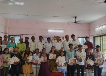 आमदार सुभाषबापूंनी सामाजिक वसा जपला : दत्तात्रय जमदाडे, लोकमंगल बँकेच्यावतीने मंगळवेढा येथे गुणवंत विद्यार्थ्यांचा गौरव