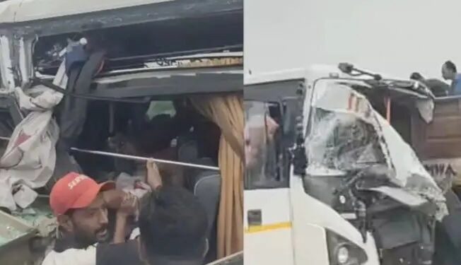 मोठी बातमी ! सोलापूर अक्कलकोट मार्गावर ट्रक आणि ट्रॅव्हल्स बसचा भीषण अपघात ; दोघांचा जागीच मृत्यू तर जवळपास 15 जण जखमी, जखमींमध्ये लहान मुलांचाही समावेश