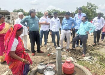 केंद्रीय पथकाकडून जलजीवन मिशनच्या बीबीदारफळ मधील कामांची पाहणी, गावस्तरीय पाणी व स्वच्छता समिती बळकट करा : शिष्यपाल सेठी
