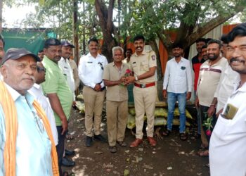 वाहन चालकांच्या समस्या सोडवण्यासाठी पोलिसांकडून सर्वतोपरी सहकार्य करू : पोलीस उपनिरीक्षक विजय पिसे ; मंगळवेढा पोलीस स्टेशनच्या वतीने चालक दिन साजरा, वाहन चालकांमध्ये उत्साह