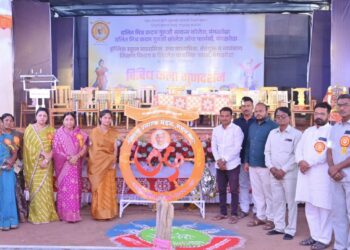 अभ्यासाबरोबरच स्वतःच्या कलागुणांचा आविष्कार करण्यासाठी स्नेहसंमेलन हे प्रभावी माध्यम, इंग्लिश स्कूल प्रशालेचे शैक्षणिक कार्य कौतुकास्पद : स्थानकप्रमुख शरद वाघमारे