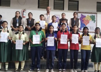 कौतुकास्पद ! महाराष्ट्र राज्य कला संचालनालयाच्या शासकीय रेखाकला परीक्षेत मंगळवेढा येथील उदयसिंह मोहिते पाटील इंग्लिश मिडियम प्रशालेतील विद्यार्थ्यांचे घवघवीत यश ; 12 विद्यार्थ्यांना मिळाली ‘ए’ श्रेणी