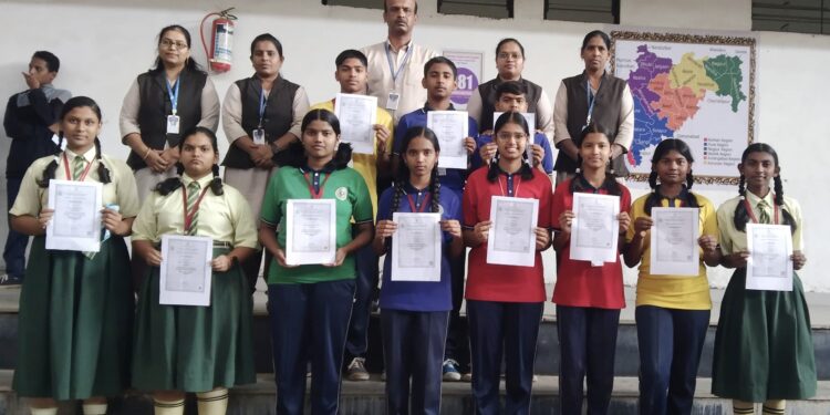 कौतुकास्पद ! महाराष्ट्र राज्य कला संचालनालयाच्या शासकीय रेखाकला परीक्षेत मंगळवेढा येथील उदयसिंह मोहिते पाटील इंग्लिश मिडियम प्रशालेतील विद्यार्थ्यांचे घवघवीत यश ; 12 विद्यार्थ्यांना मिळाली ‘ए’ श्रेणी