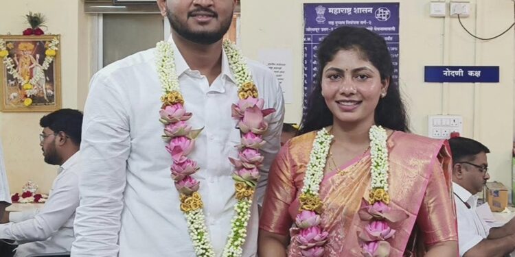 आदर्श मॅरेज ! माजी आमदारांनी आपल्या लाडक्या कन्येचा विवाह केला केवळ 150 रुपयांत आणि लाखोंची गुरुदक्षिणा केली विनाअनुदानित शिक्षकांसाठी समर्पित ; दत्तात्रय सावंत यांच्या निर्णयाचे राज्यभरातून होतेय कौतुक