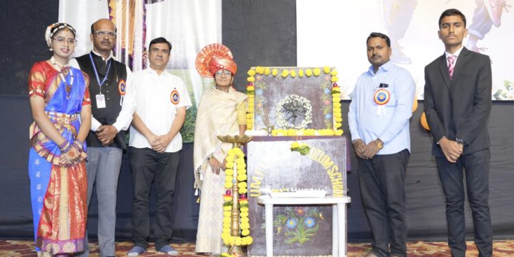 मंगळवेढा येथील उदयसिंह मोहिते पाटील इंग्लिश मिडियम प्रशालेत ‘Zenith 2K26’ वार्षिक स्नेहसंमेलनाची धमाल ; चिमुकल्यांच्या नृत्याविष्काराला नूतन नगराध्यक्षांची दाद