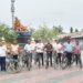सायकलवर जाऊन मरवडे येथील छत्रपती संभाजी महाराज पुतळ्याची स्वच्छता ; प्रा. विनायक कलुबर्मे यांच्या संकल्पनेतून वारी परिवार सायकल क्लबचा कौतुकास्पद उपक्रम