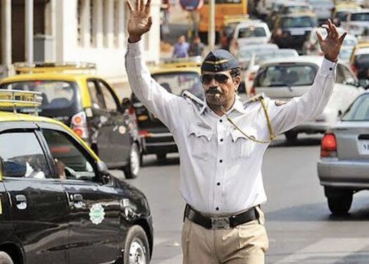 मंगळवेढ्यातील बेशिस्त वाहतुकीवर मंगळवेढा पोलिसांचा कारवाईचा बडगा ; शहरातील वाहतुकीला शिस्त लावण्यासाठी विशेष मोहीम : संभाजी यादव